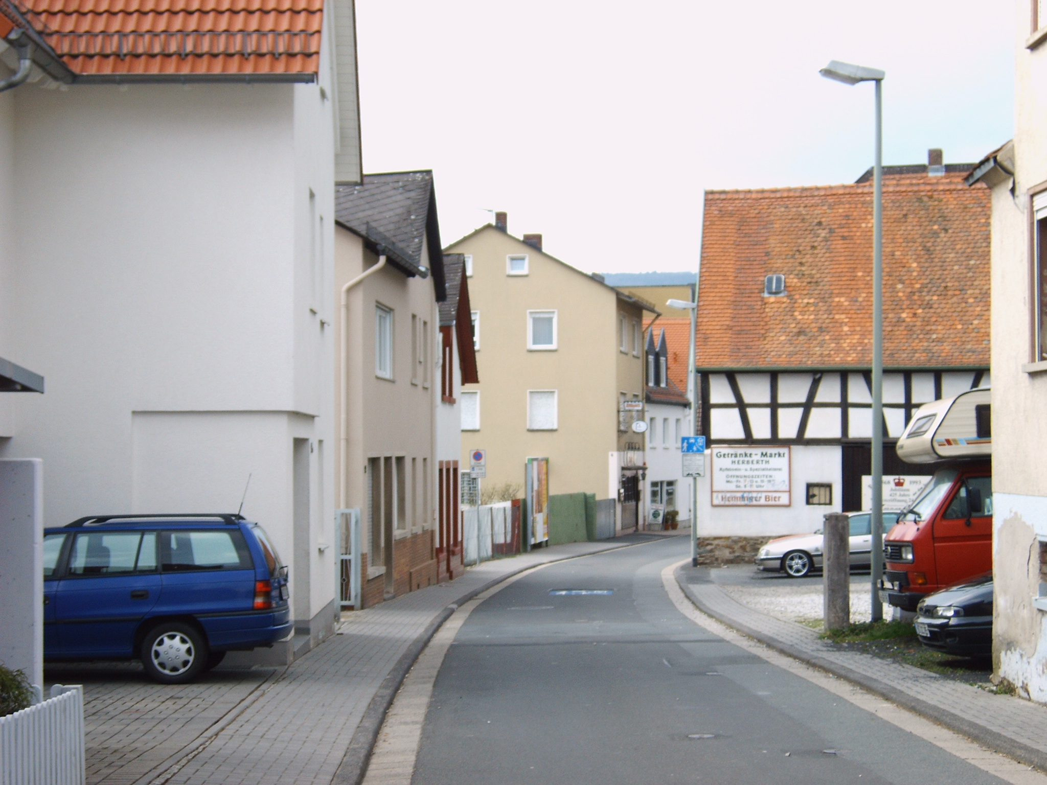 Zufahrt zur Ortsmitte